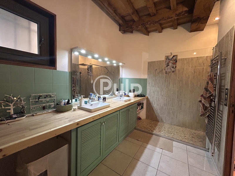 Maison - 270 m² - 10 pièces