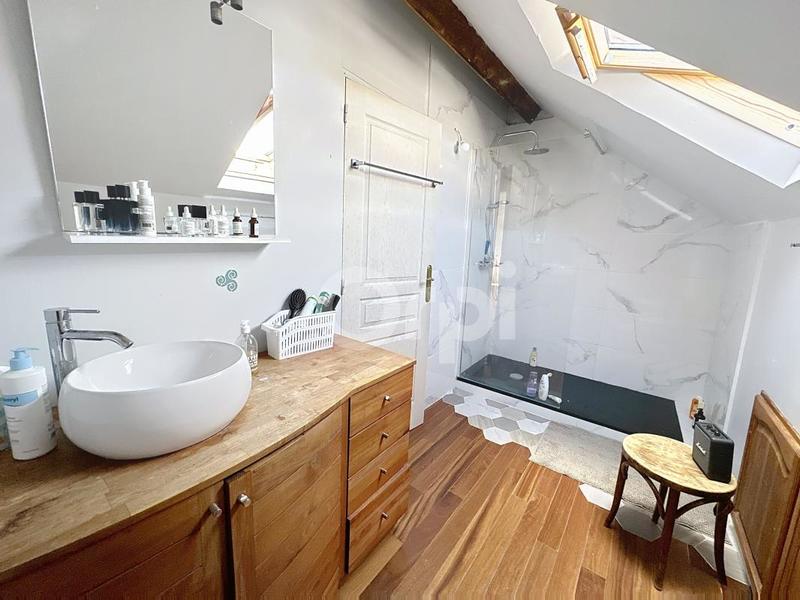 Maison - 203 m² - 6 pièces