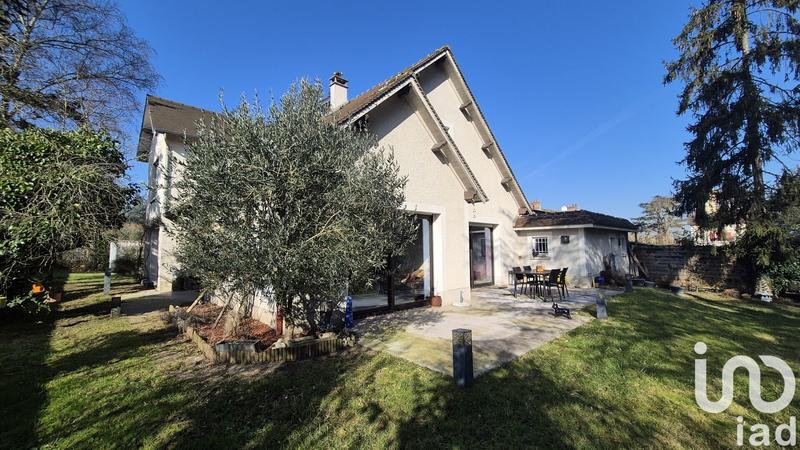 Maison - 250 m² - 8 pièces