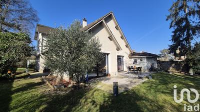 Maison - 250 m² - 8 pièces
