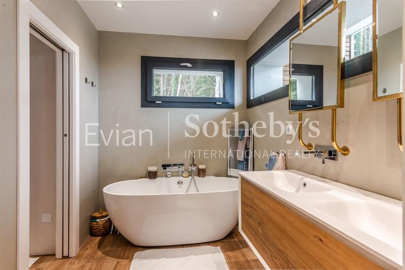 Maison - 230 m² - 6 pièces