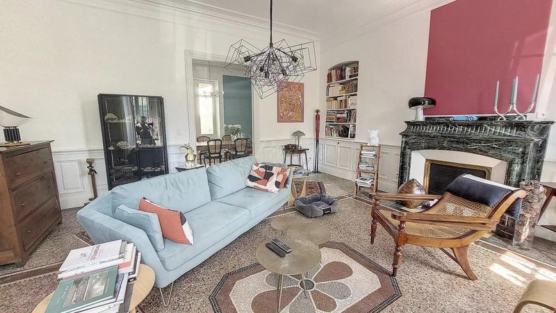 Maison - 347 m² - 11 pièces