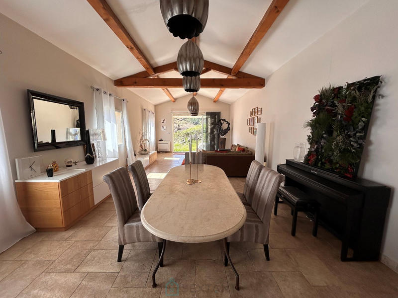 Maison - 220 m² - 6 pièces