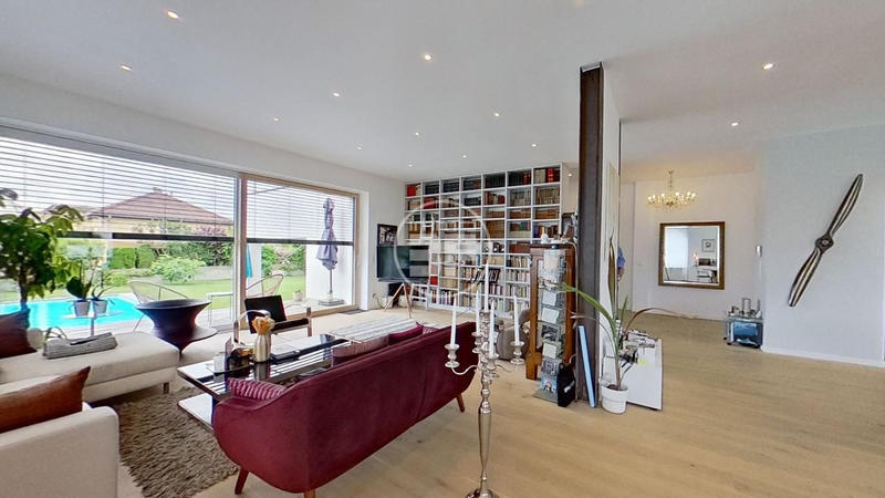 Maison - 308 m² - 8 pièces