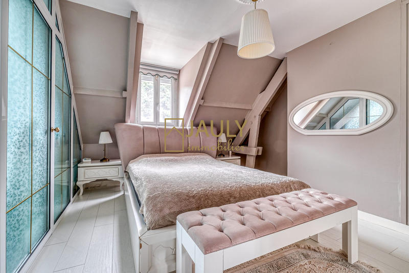 Maison - 340 m² - 10 pièces