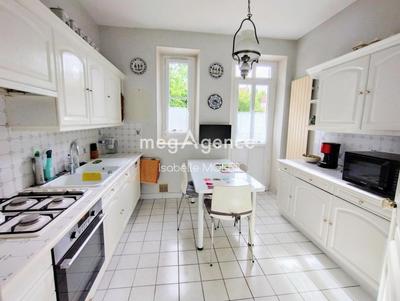 Maison - 176 m² - 9 pièces