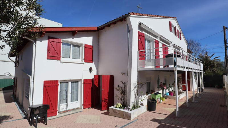 Maison - 312 m² - 15 pièces