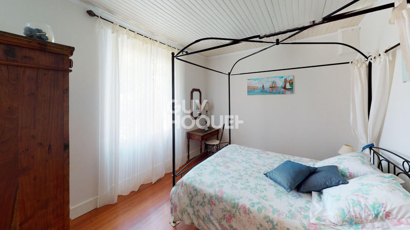 Maison - 250 m² - 8 pièces