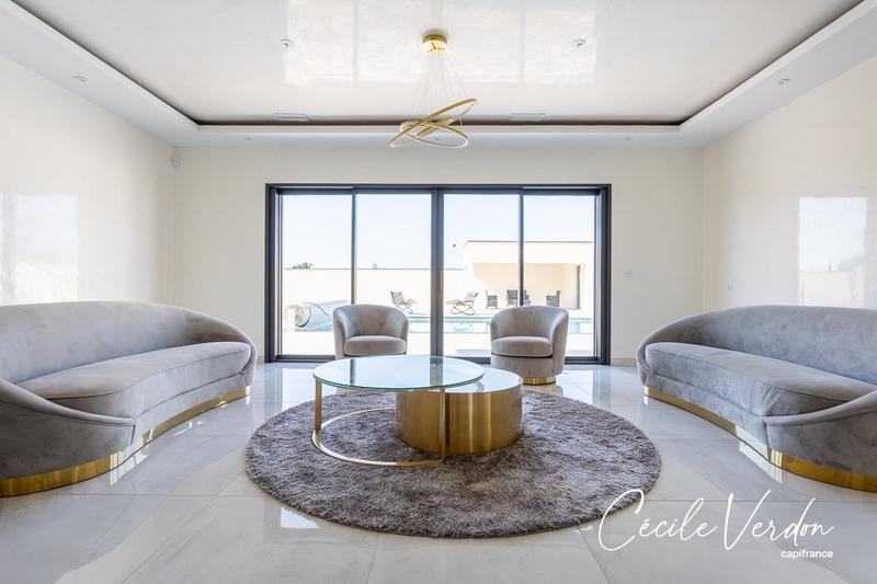 Maison - 281 m² - 9 pièces