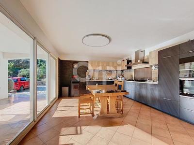 Maison - 265 m² - 8 pièces