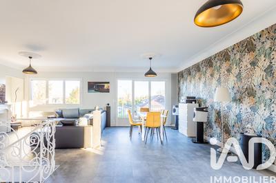 Maison - 208 m² - 8 pièces