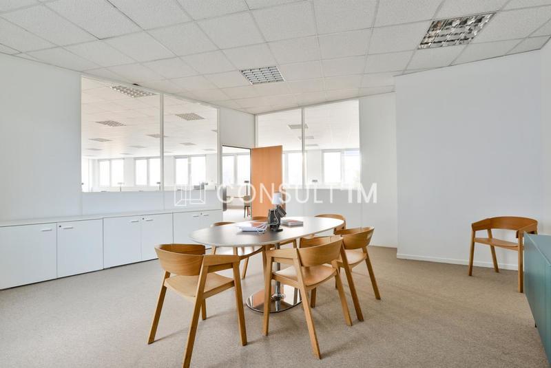 Bureau - 568 m²