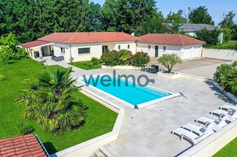 Maison - 300 m² - 8 pièces