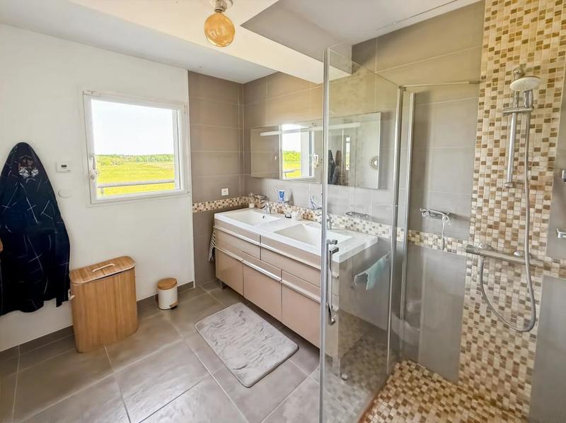 Maison traditionnelle - 178 m² - 6 pièces