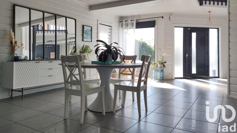 Maison - 230 m² - 6 pièces