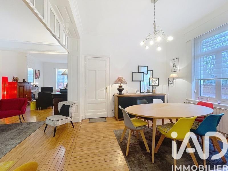 Maison - 239 m² - 9 pièces