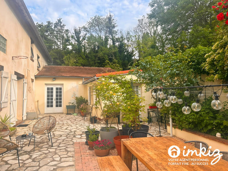 Maison - 258 m² - 10 pièces