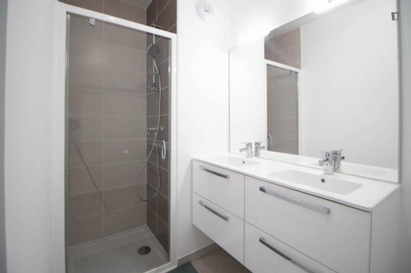 Chambre - 12 m² - 5 pièces