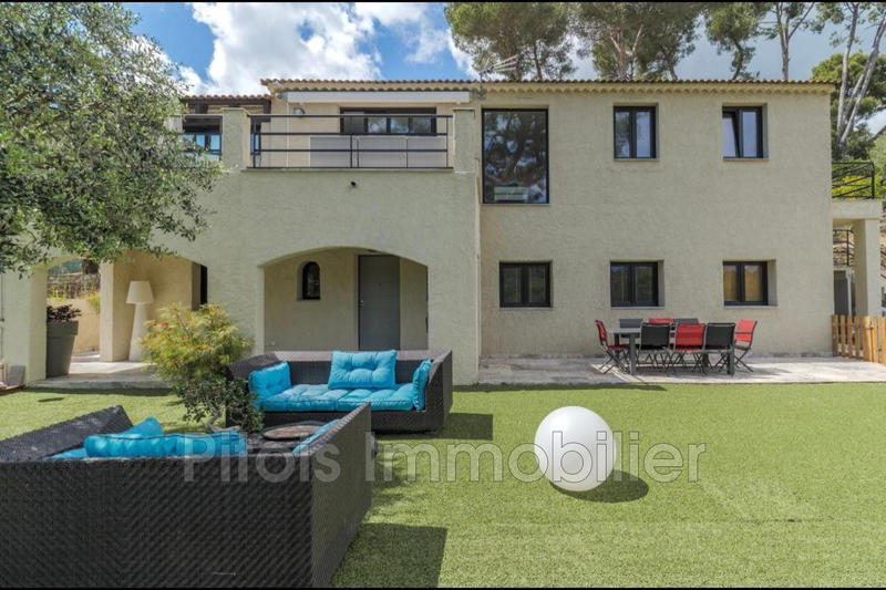 Maison - 198 m² - 3 pièces