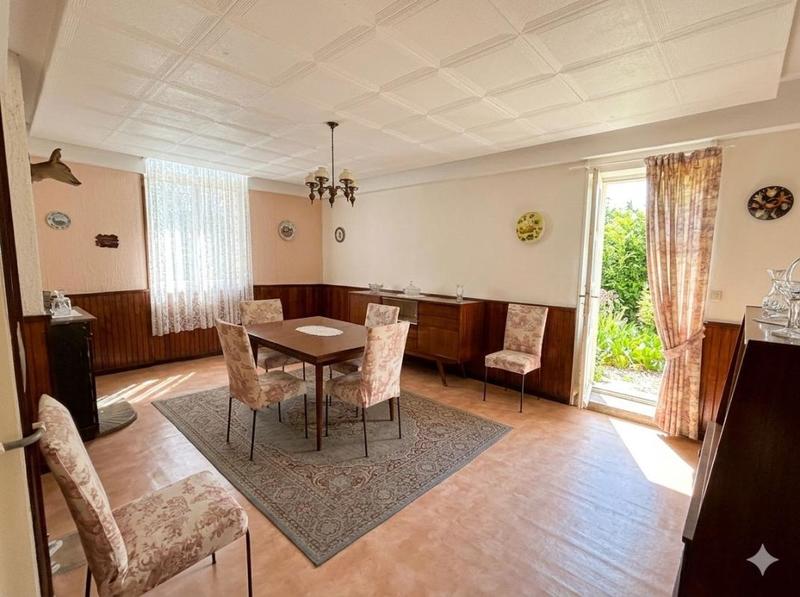 Maison - 231 m² - 8 pièces