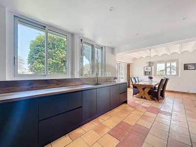 Maison - 207 m² - 10 pièces