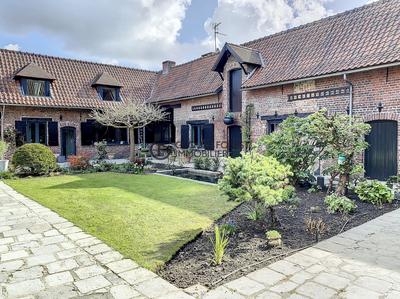 Maison - 432 m² - 20 pièces