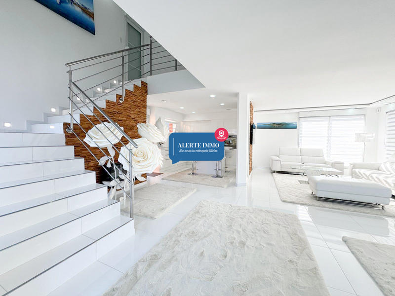 Maison - 208 m² - 10 pièces