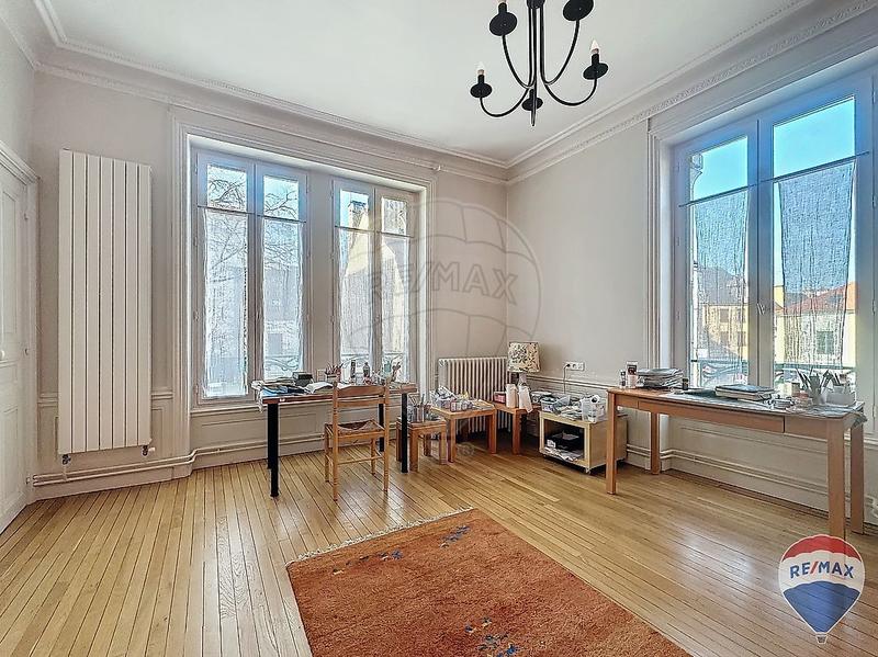 Appartement - 142 m² - 6 pièces