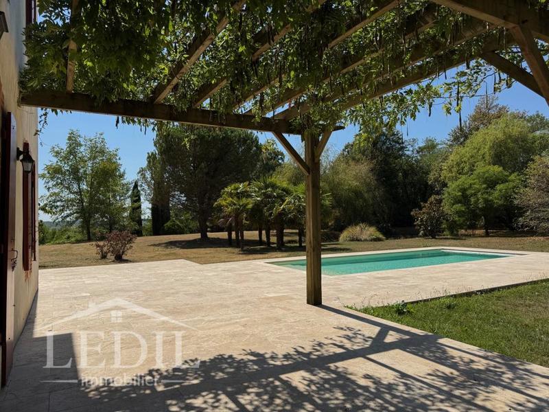 Maison - 424 m² - 7 pièces