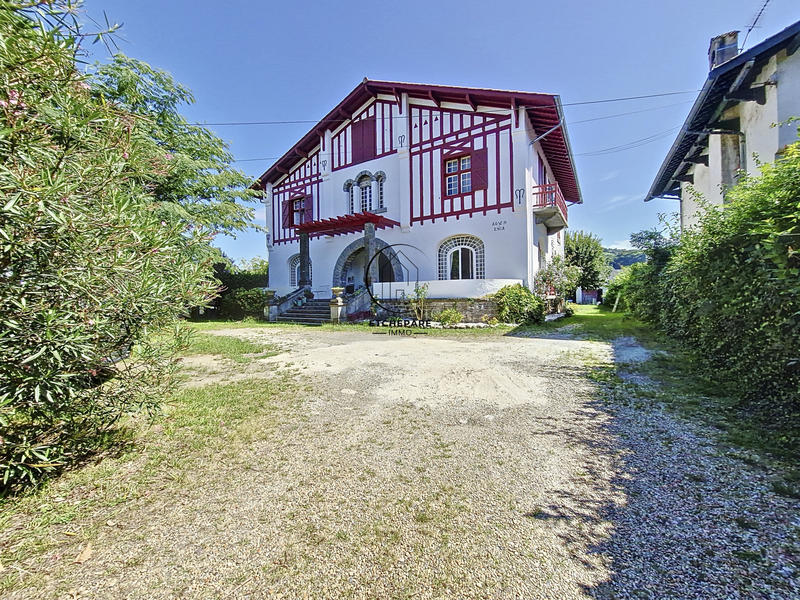 Maison - 351 m² - 7 pièces