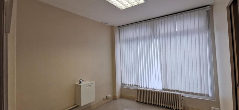 Local commercial - 114 m² - 8 pièces