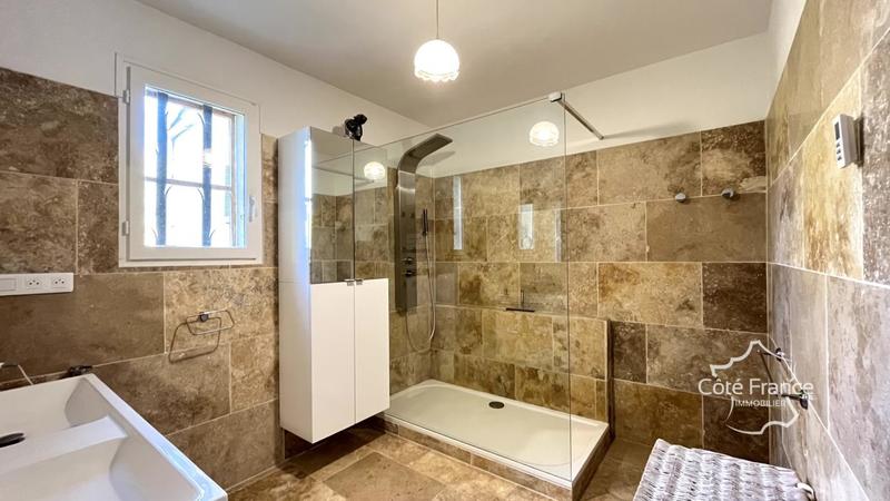 Propriété - 145 m² - 5 pièces