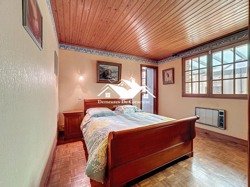 Maison - 228 m² - 7 pièces