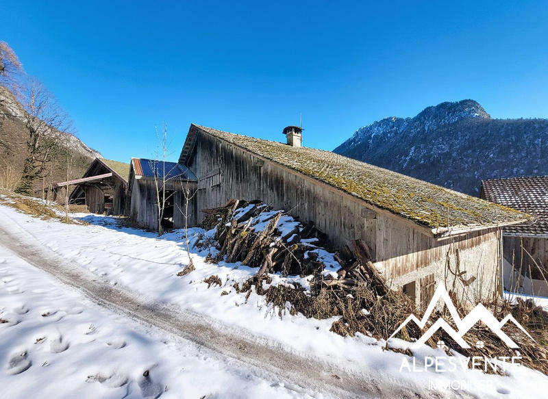 Maison - 260 m² - 9 pièces