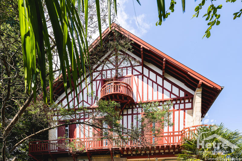 Propriété - 641 m² - 12 pièces