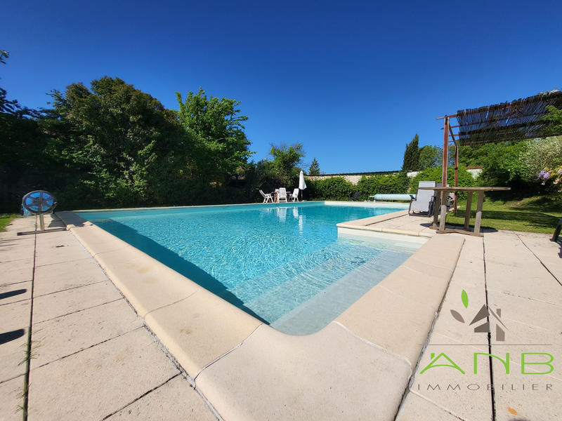 Maison - 254 m² - 10 pièces