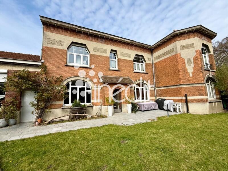 Propriété - 224 m² - 12 pièces