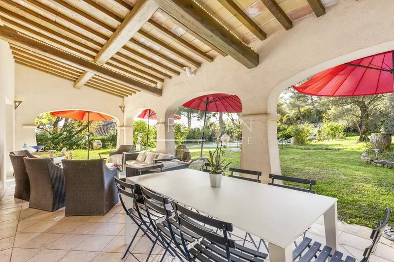 Villa - 252 m² - 5 pièces