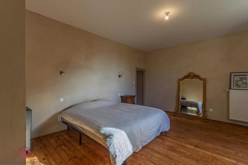 Maison - 380 m² - 10 pièces