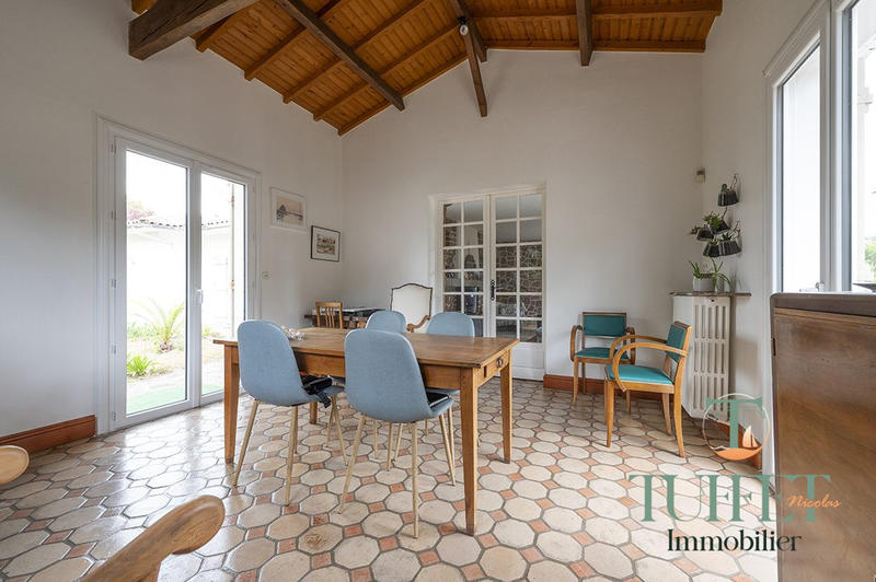 Maison - 220 m² - 9 pièces