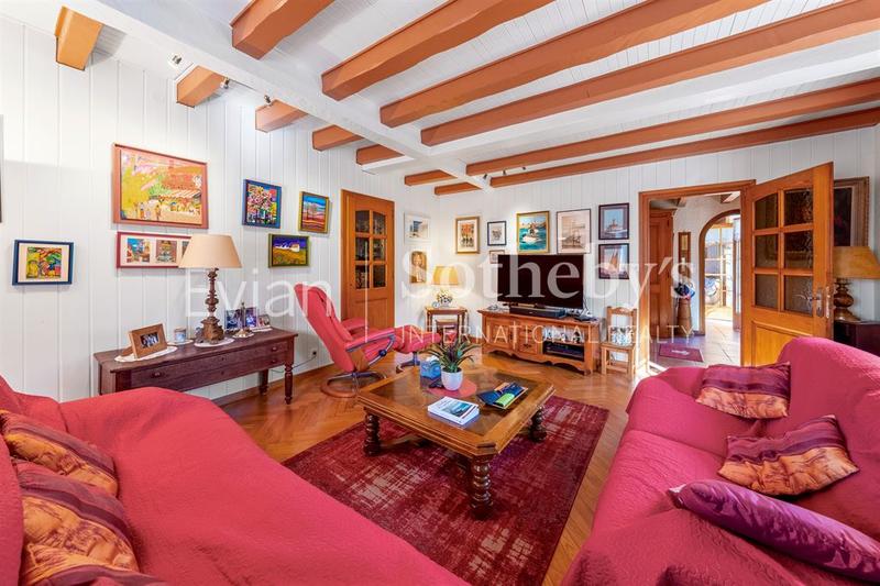 Maison - 300 m² - 11 pièces