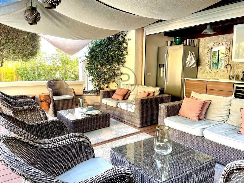 Villa - 614 m² - 12 pièces