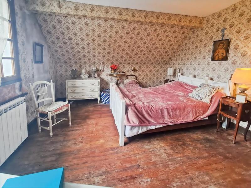 Maison - 325 m² - 11 pièces