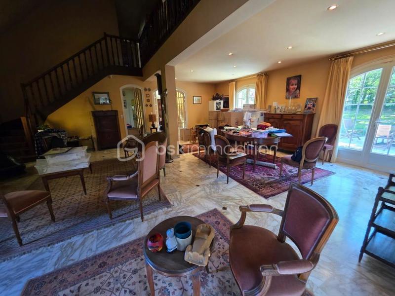 Maison - 185 m² - 7 pièces