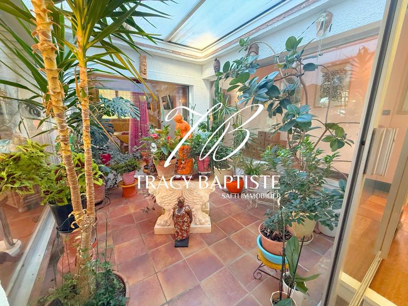 Maison - 334 m² - 9 pièces