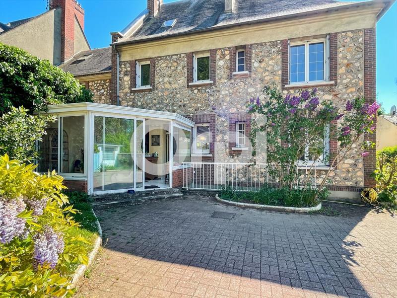 Maison de ville - 204 m² - 6 pièces