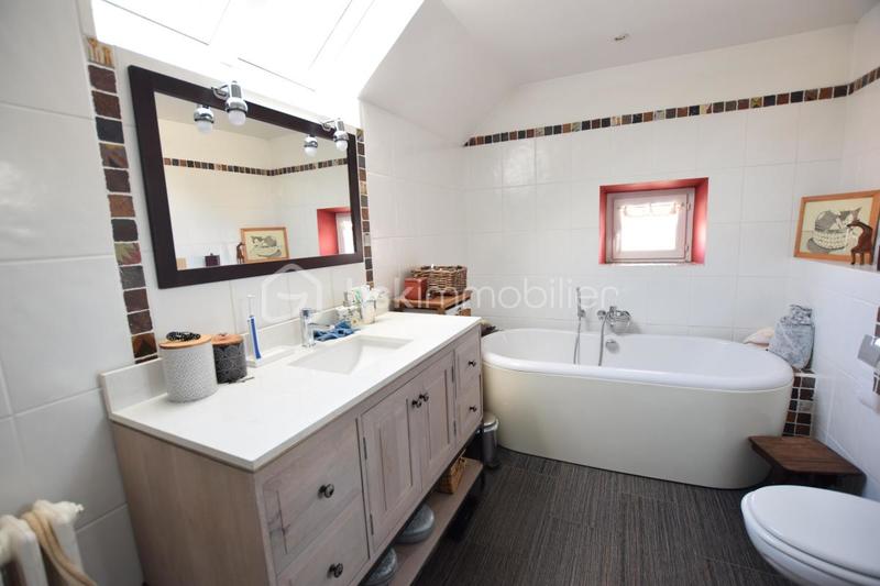 Maison - 210 m² - 7 pièces