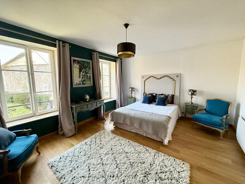 Maison - 250 m² - 8 pièces