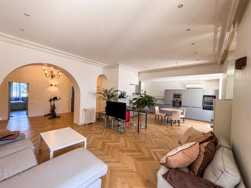 Appartement - 147 m² - 5 pièces