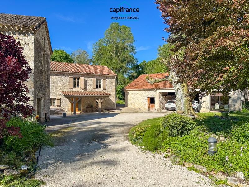 Propriété - 152 m² - 6 pièces